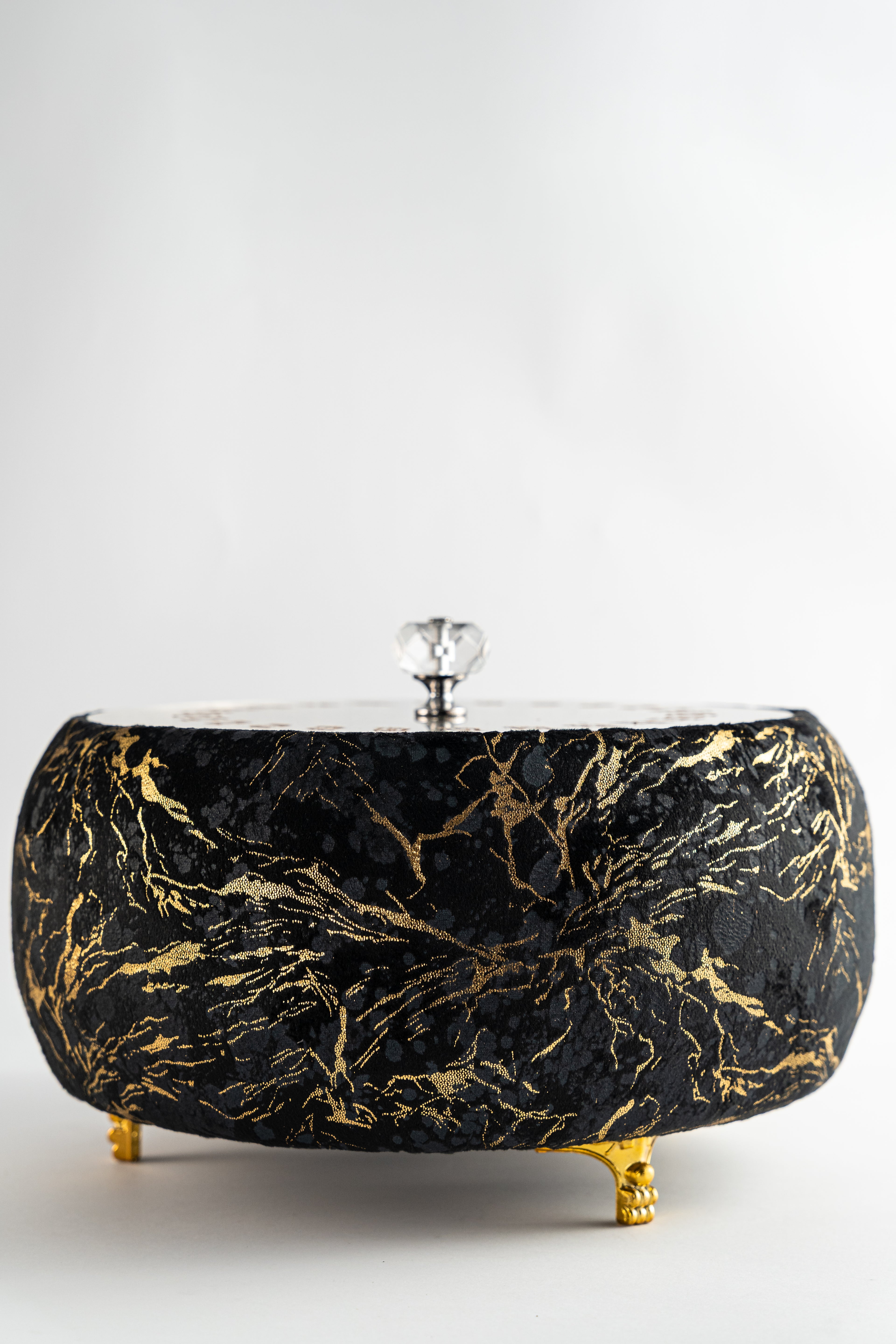 Black & Gold Hot Pot