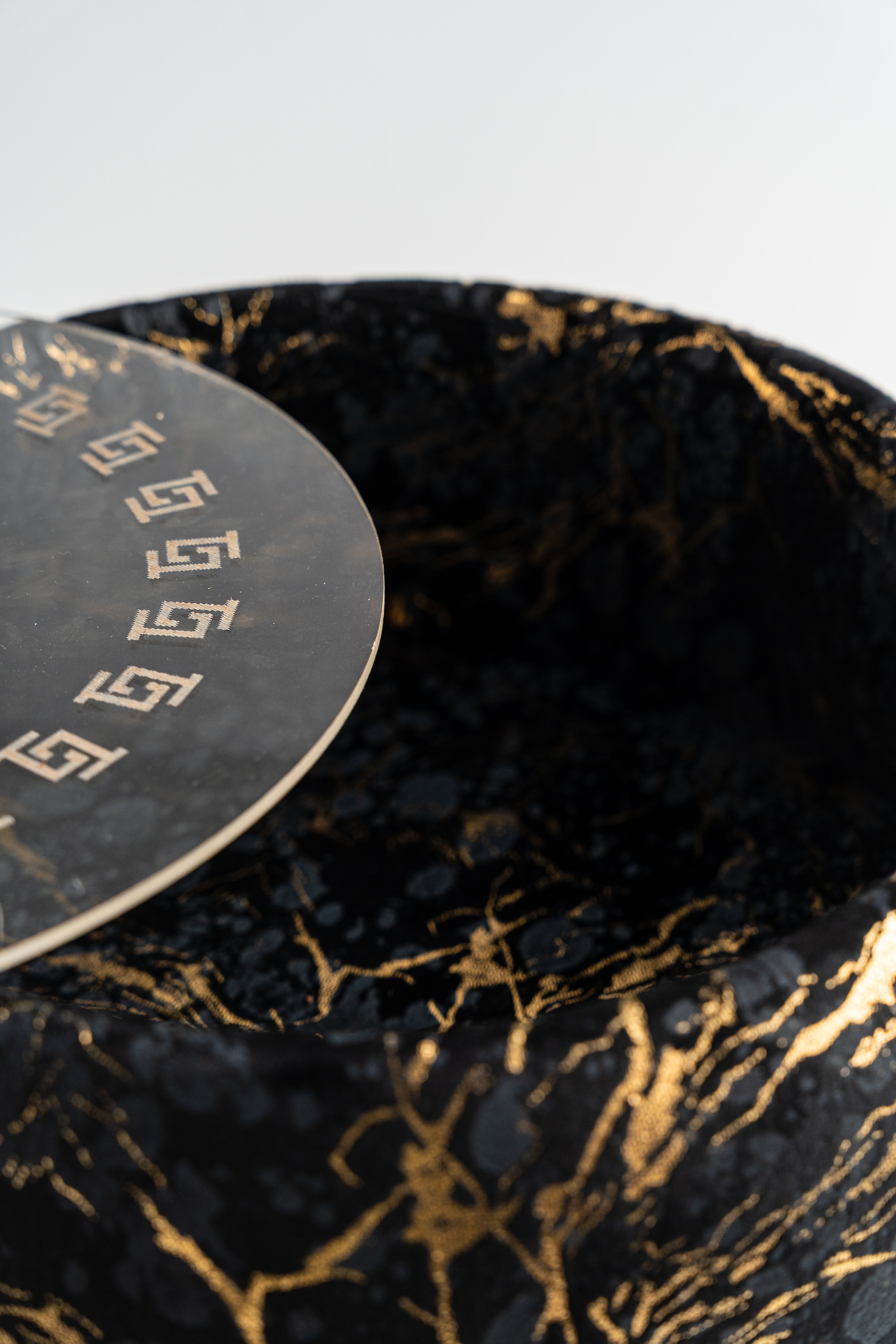 Black & Gold Hot Pot