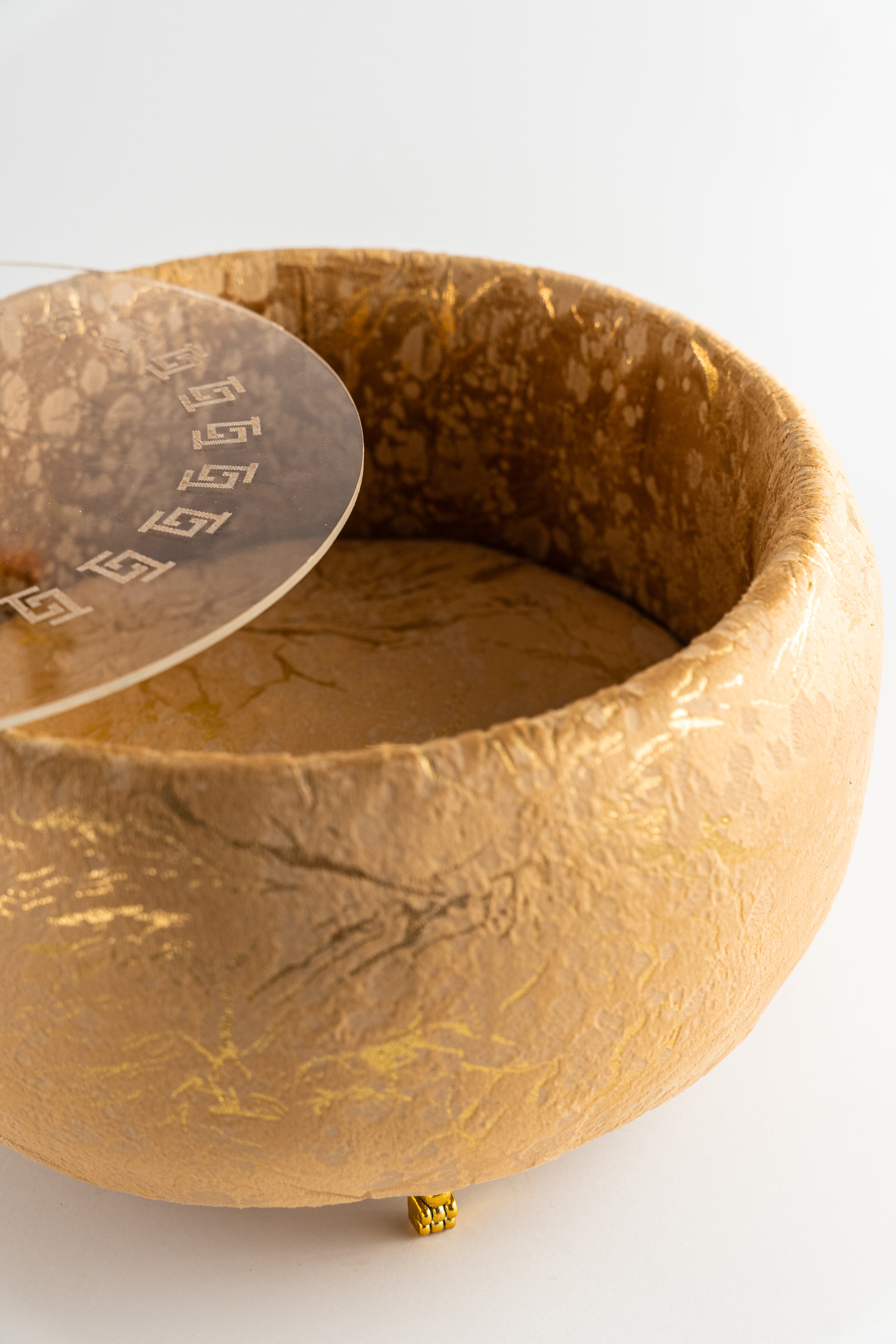 Beige & Gold Hot Pot