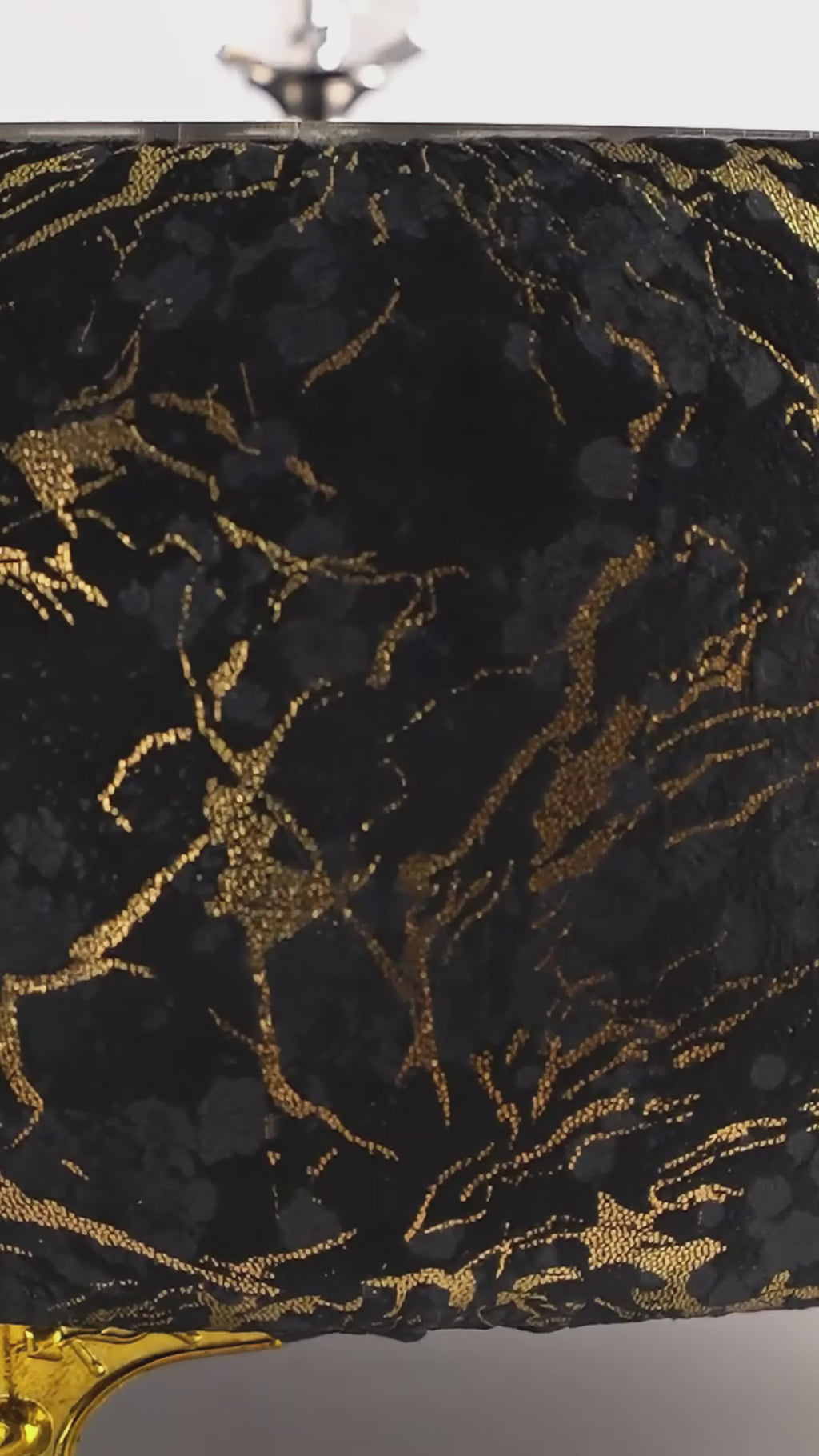 Beige & Gold Hot Pot